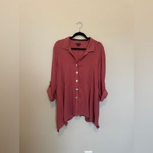 SWIPE TO SEE THE BACK!! New Directions Coral Blouse with Button Detailing